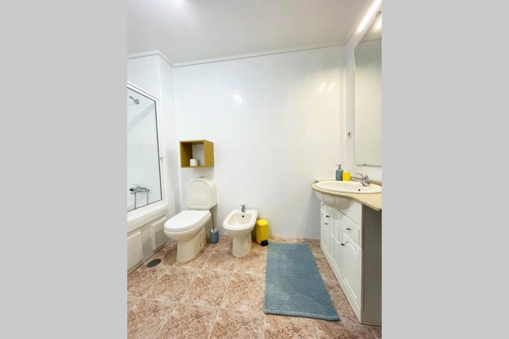Yellow House Aveiro Smart Tv And Garage Esterno foto